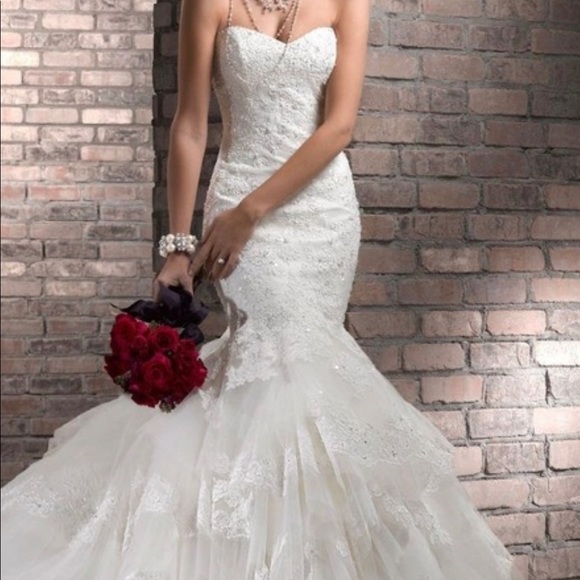Brand new Maggie sottero adalee wedding dress size 4, belt not included - Picture 3 of 9